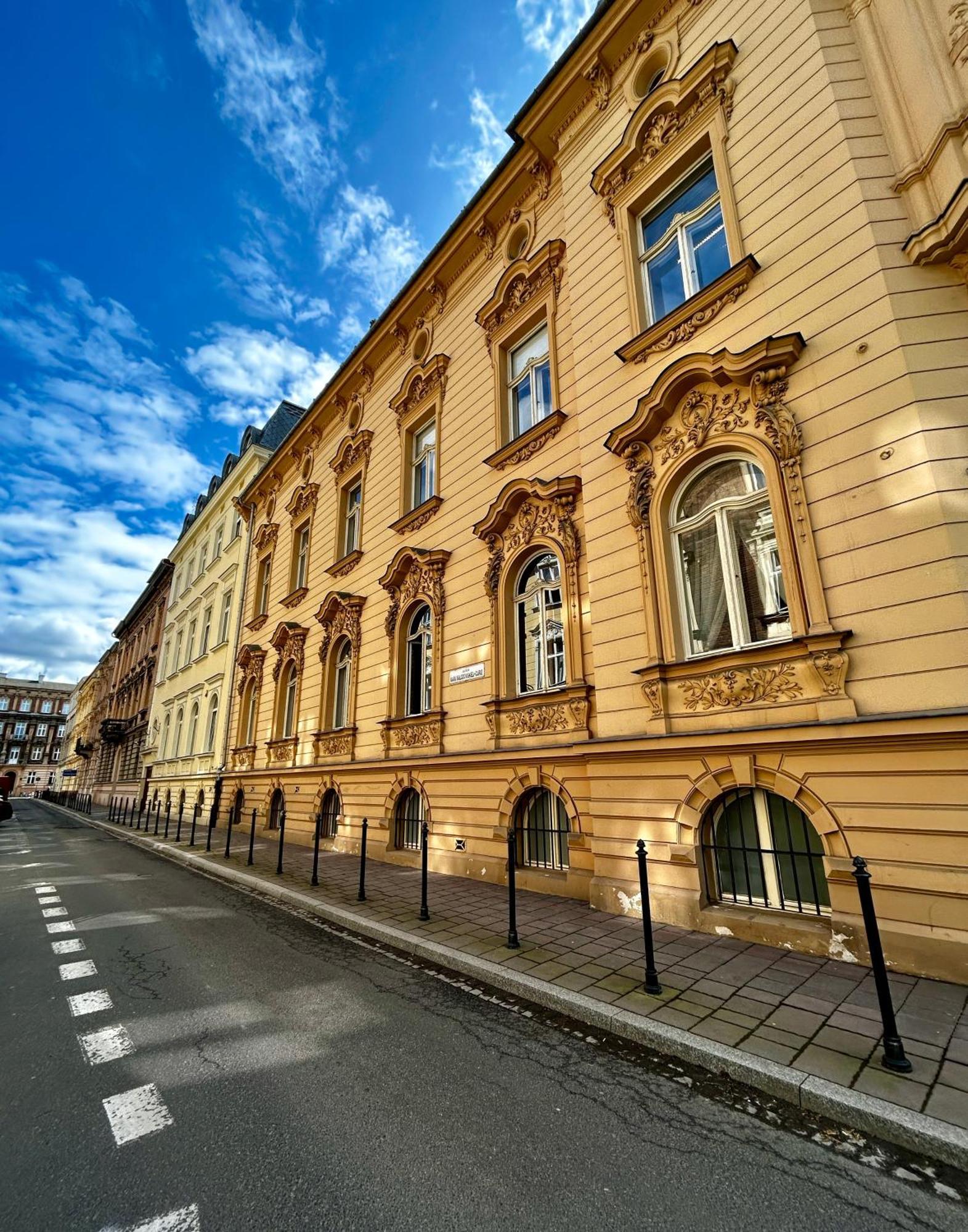 Harmony Aparthotel Krakow Luaran gambar